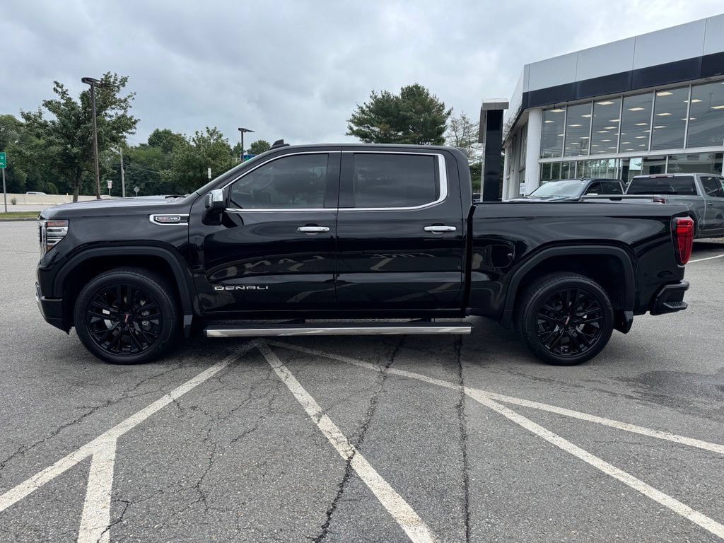 Used 2024 GMC Sierra 1500 Denali w/ Technology Package AWD/4WD image 2