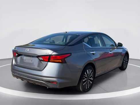 Used 2024 Nissan Altima 2.5 SV FWD image 4