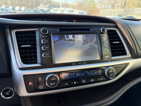 Used 2018 Toyota Highlander XLE image 12
