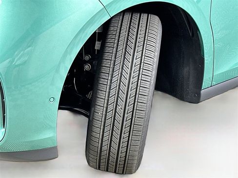 New 2025 Volkswagen ID. Buzz Pro S Plus image 25