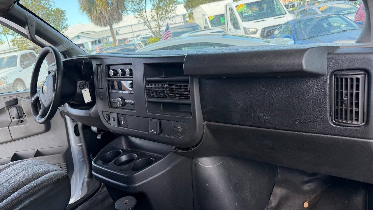 Used 2017 Chevrolet Express 2500 RWD image 11