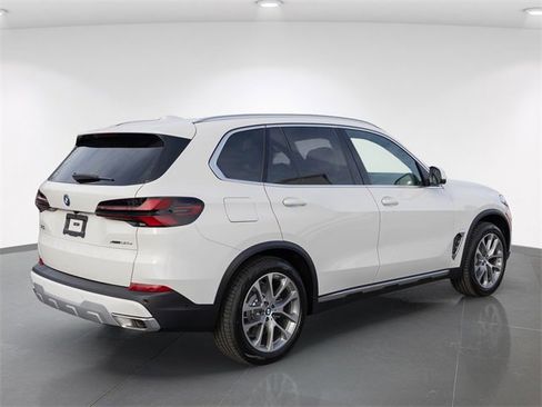 New 2026 BMW X5 xDrive50e w/ Climate Comfort Package image 9