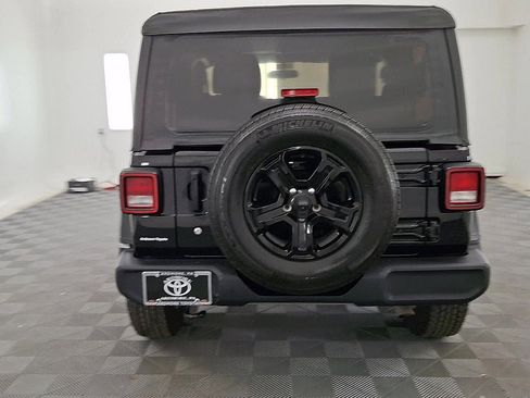 Used 2018 Jeep Wrangler Sport S image 3