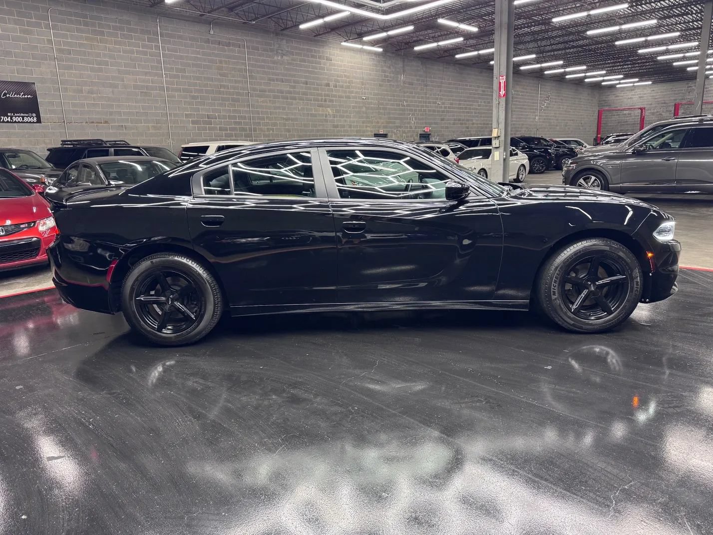 Used 2017 Dodge Charger SE RWD image 2