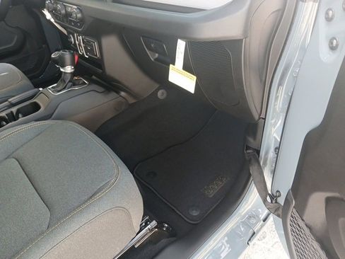 New 2025 Jeep Gladiator Sport image 21