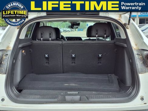 Used 2024 Chevrolet Trax LT w/ Driver Confidence Package FWD image 9