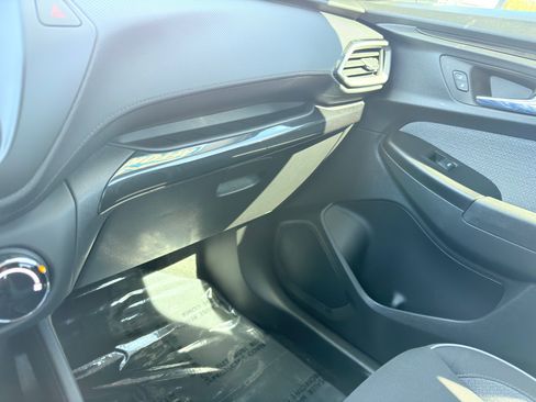 Used 2023 Chevrolet TrailBlazer LS FWD image 38