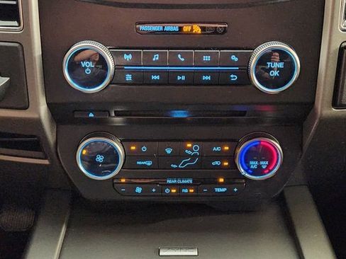 Used 2018 Ford Expedition XLT RWD image 19