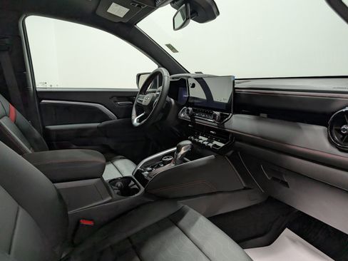 Used 2024 Chevrolet Colorado Z71 w/ Z71 Convenience Package 2 image 18