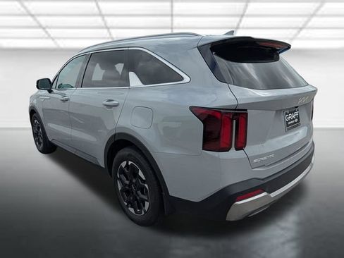Used 2025 Kia Sorento S FWD image 2