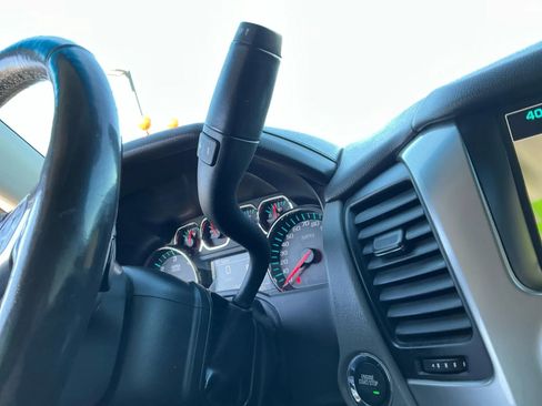 Used 2018 Chevrolet Suburban LT image 33