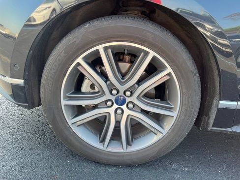 Used 2019 Ford Edge Titanium w/ Equipment Group 301A AWD/4WD image 9
