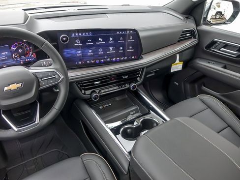 New 2026 Chevrolet Suburban Premier image 23