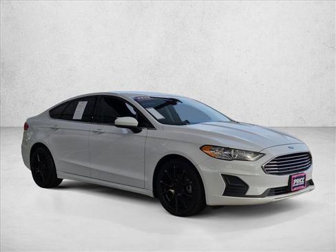 Used 2020 Ford Fusion SE FWD image 3