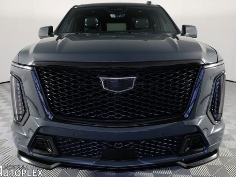 Used 2025 Cadillac Escalade V image 2