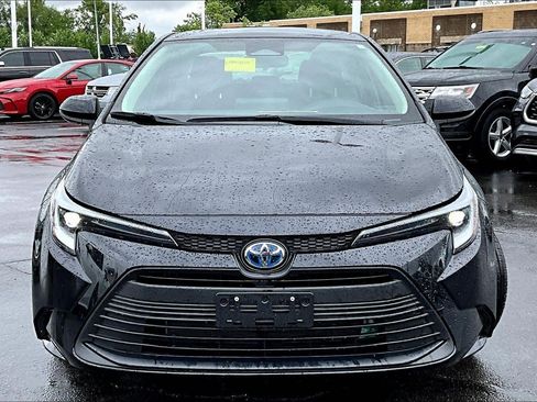 Used 2023 Toyota Corolla LE w/ LE Convenience Package AWD/4WD image 2