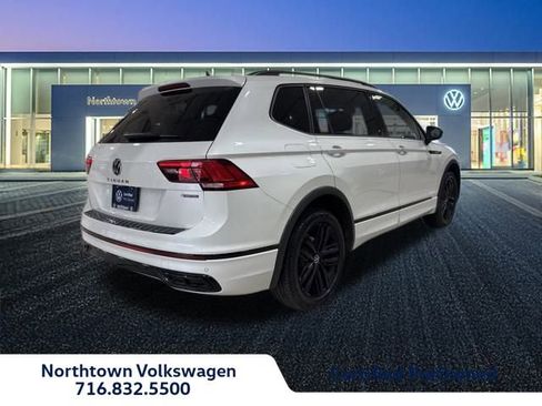 Certified 2022 Volkswagen Tiguan SE R-Line image 3