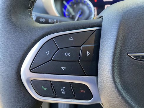 Certified 2022 Chrysler Pacifica Touring-L image 16