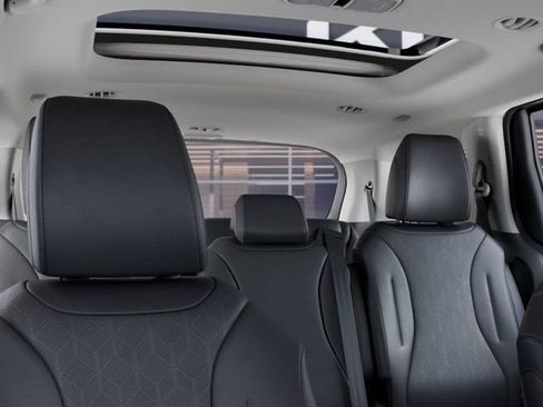 Certified 2026 Kia Carnival SX FWD image 27