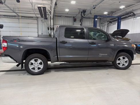 Used 2020 Toyota Tundra SR5 w/ SR5 Upgrade Package AWD/4WD image 17