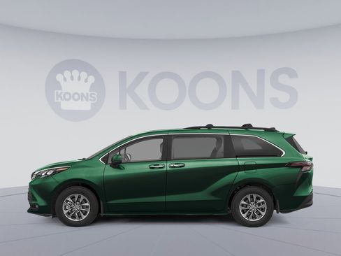 New 2026 Toyota Sienna XLE FWD image 4