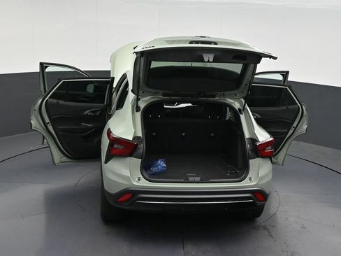 Used 2024 Chevrolet Trax RS FWD image 35