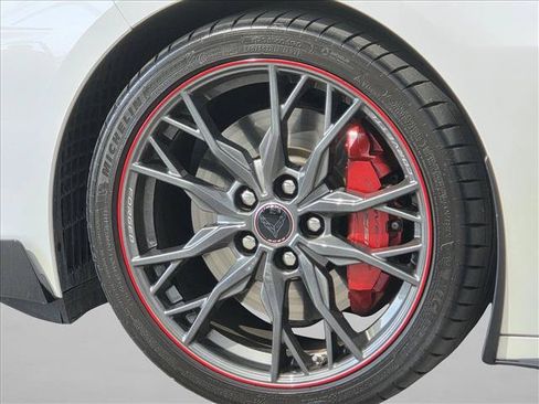 Used 2023 Chevrolet Corvette Stingray Premium Conv w/ Z51 Performance Package RWD image 9