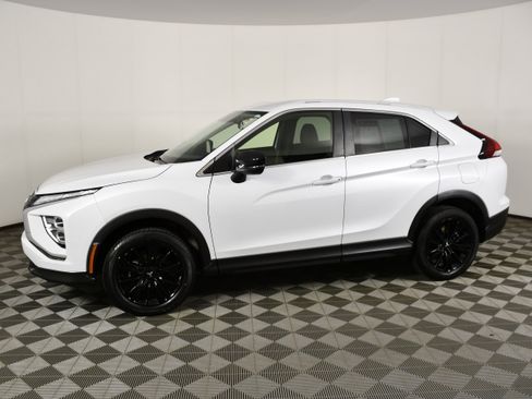 Used 2023 Mitsubishi Eclipse Cross LE AWD/4WD image 9