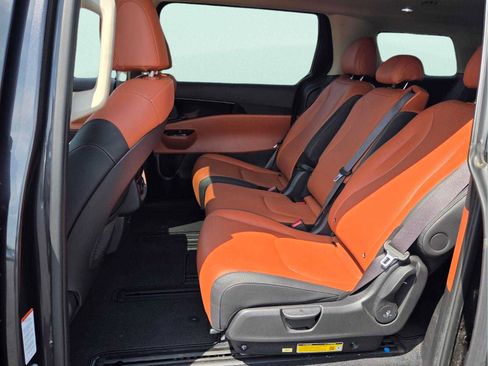 Used 2024 Kia Carnival SX Prestige FWD image 9