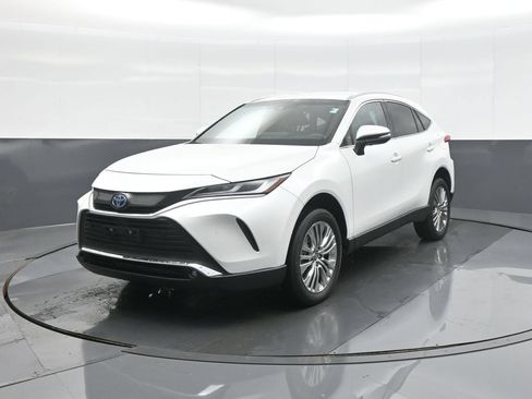 Used 2023 Toyota Venza XLE AWD/4WD image 3