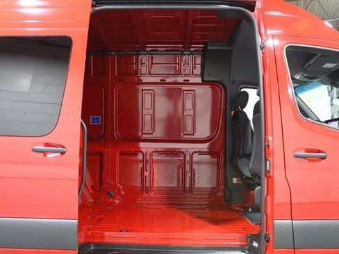 Used 2025 Mercedes-Benz Sprinter 2500 image 13