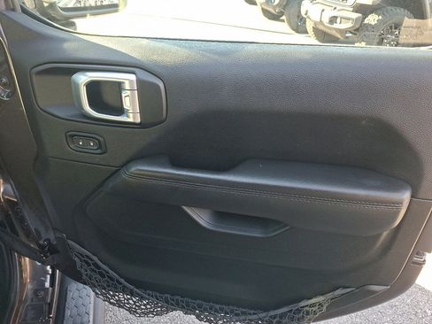 Used 2021 Jeep Wrangler Unlimited Sahara image 10