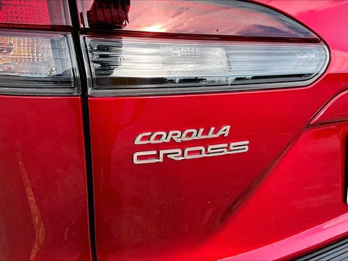 Used 2026 Toyota Corolla Cross LE FWD image 30
