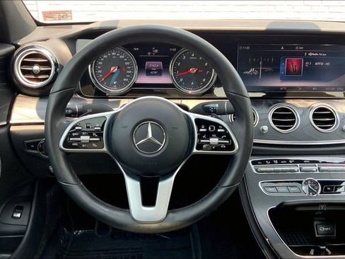 Used 2019 Mercedes-Benz E 300 4MATIC image 4