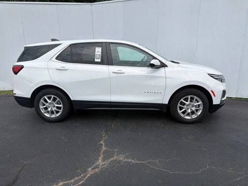 Used 2024 Chevrolet Equinox LT FWD image 2