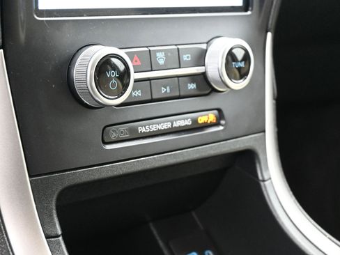 Used 2021 Ford Edge SE image 19