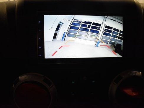 Used 2015 Jeep Wrangler Unlimited Sahara w/ Connectivity Group image 8