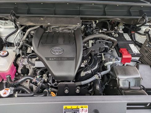 Used 2023 Toyota Highlander L image 27