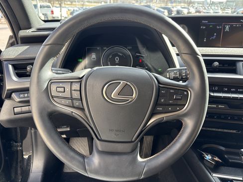 Used 2022 Lexus UX 250h w/ Premium Package image 18