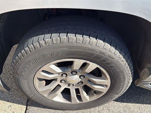 Used 2019 Chevrolet Suburban LT AWD/4WD image 17