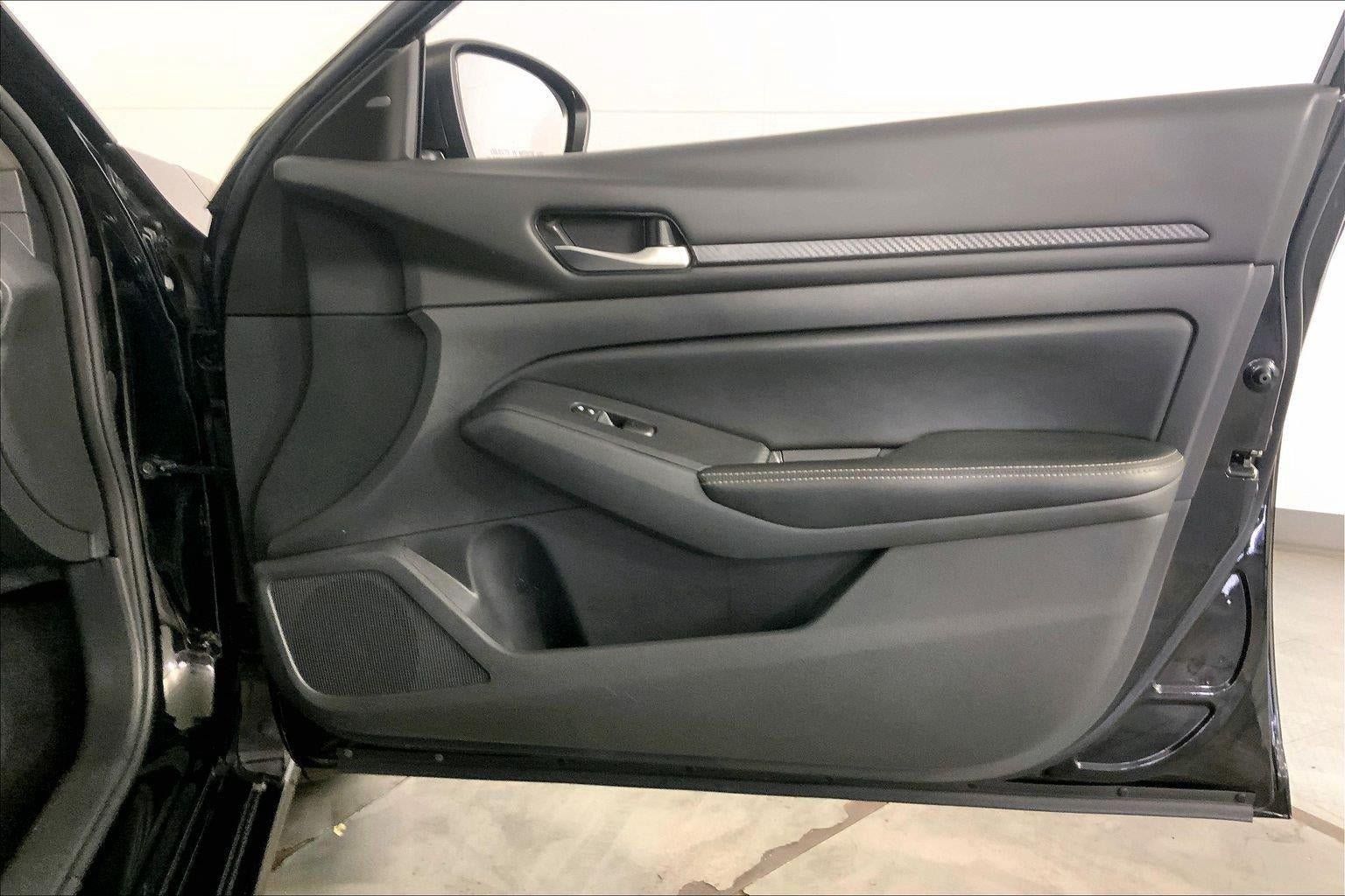 Used 2025 Nissan Altima 2.5 SV FWD image 25