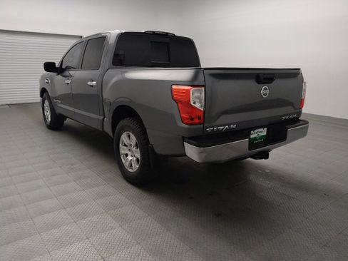 Used 2017 Nissan Titan SV image 5