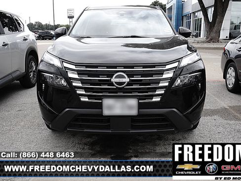 Used 2024 Nissan Rogue SV FWD image 3
