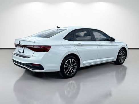 Used 2025 Volkswagen Jetta Sport FWD image 3