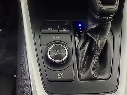 Used 2019 Toyota RAV4 LE w/ Carpet Mat Package AWD/4WD image 34