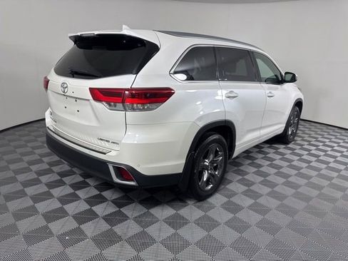 Used 2018 Toyota Highlander Limited Platinum image 3