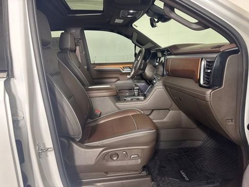 Used 2022 GMC Sierra 1500 Denali w/ Denali Reserve Package AWD/4WD image 4