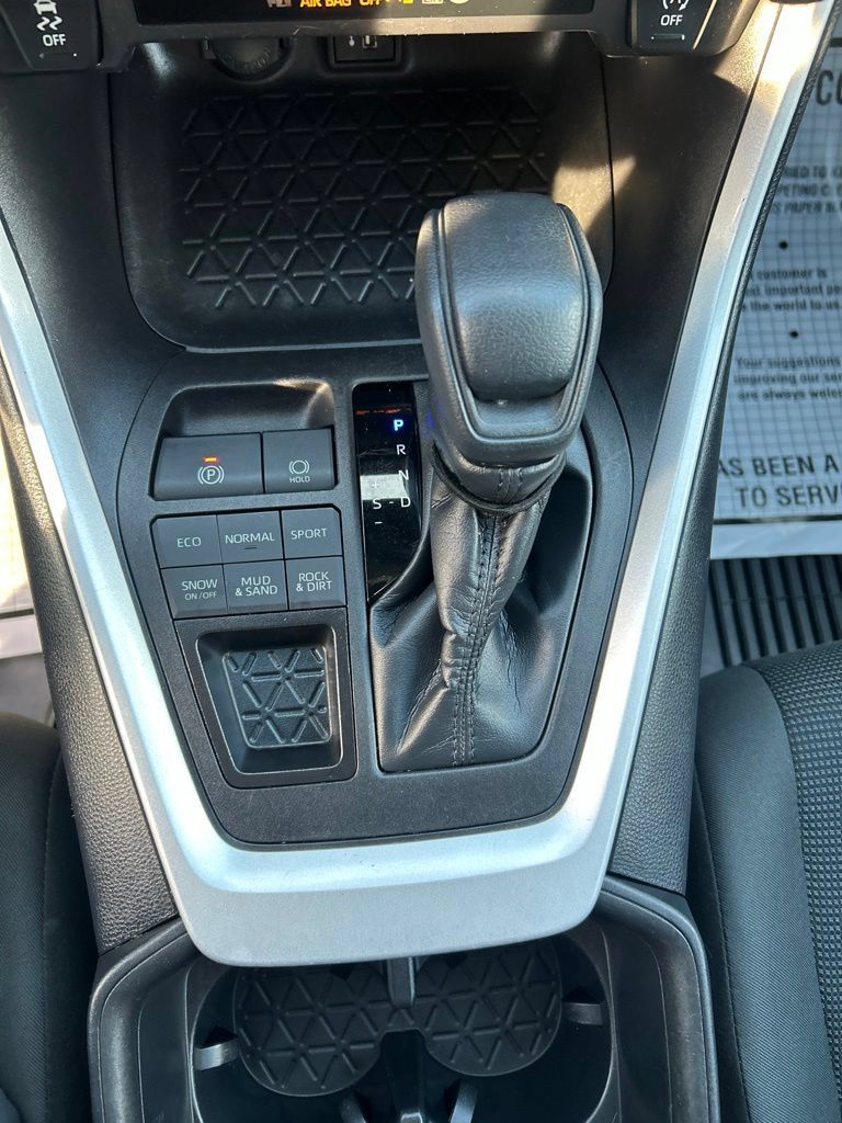 Used 2023 Toyota RAV4 LE AWD/4WD image 30