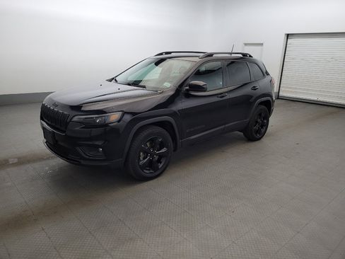 Used 2021 Jeep Cherokee Latitude Plus AWD/4WD image 2