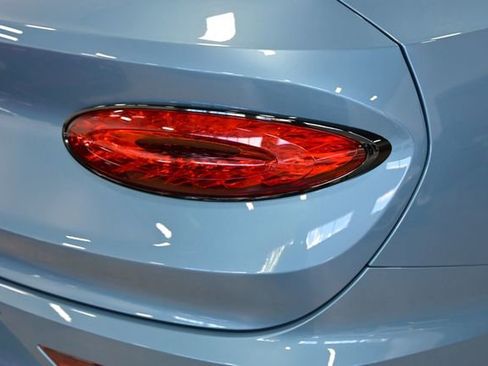 Used 2023 Bentley Bentayga image 13